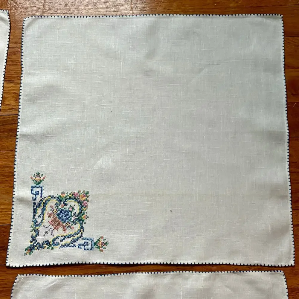 Vintage Embroidered Linen Napkins Set of 4 Floral Design 16 x 17